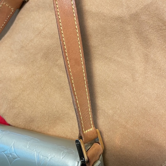 Authentic Louis Vuitton Vernis Thompson Street Shoulder Bag - Picture 4 of 7